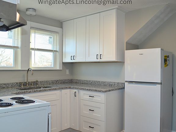 4th image of 3-20 Livingston St #3