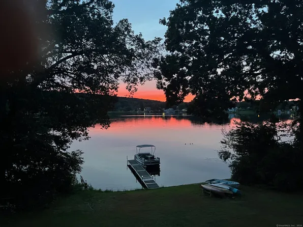 52 Lakeview Drive, Preston, CT 06365