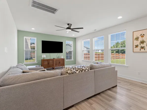 116 Hay Field Dr, Lillington, NC 27546