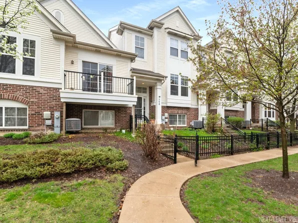 508 Grosvenor Ln, Aurora, IL 60504