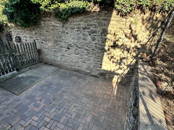 275 Kalos St, Philadelphia, PA 19128