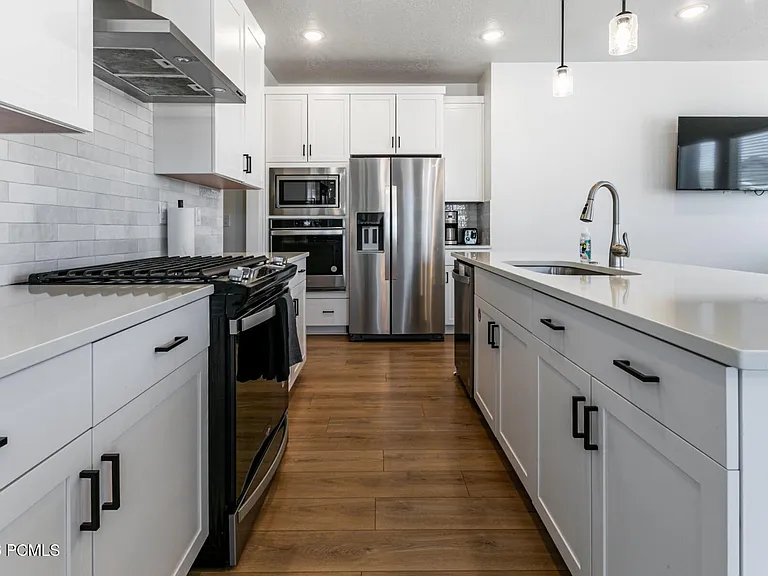 6885 Woods Rose Dr — Photo 9