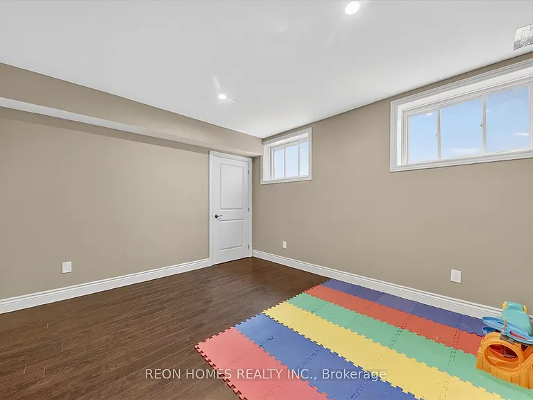2192 Callingham Dr — Photo 29