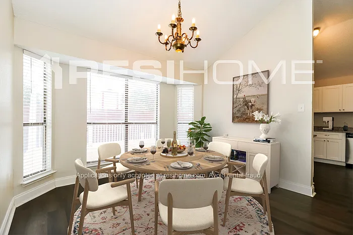809 Ashmount Ln — Photo 5