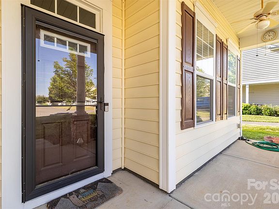 4th image of 524 Sugar Tree Dr
