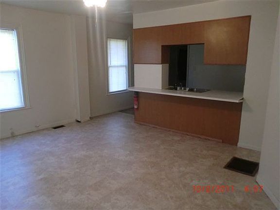 125 Apt1 Living2