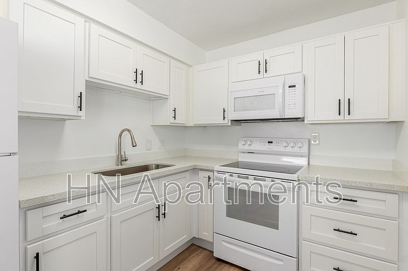 1st image of 338 E Vogel Ave APT 4