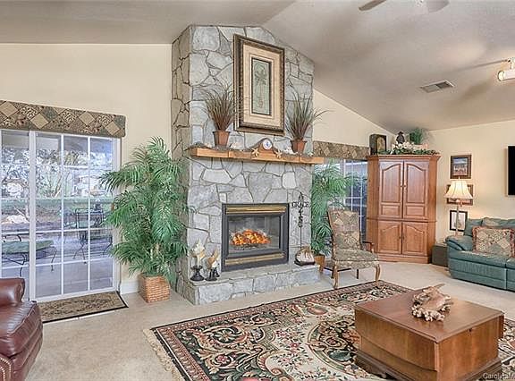 4th image of 260 Blueberry Hill Dr