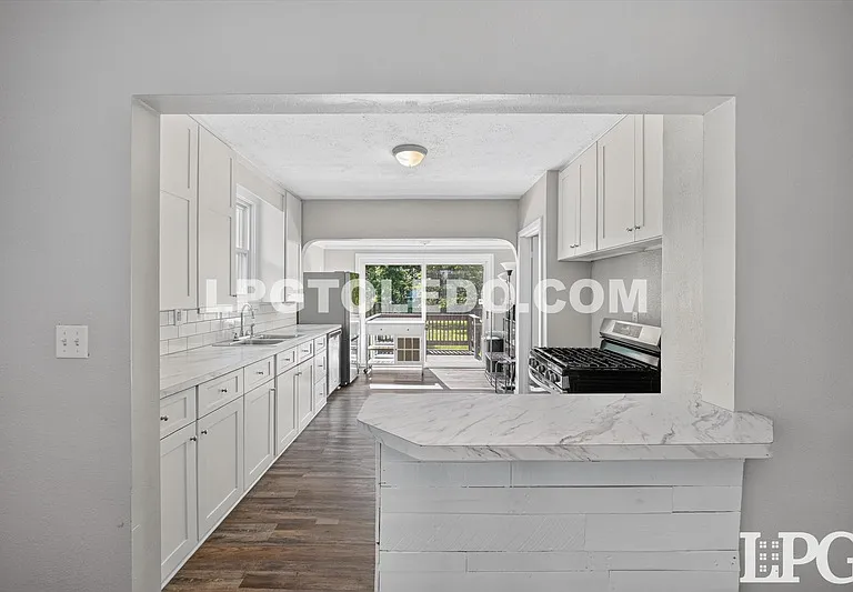 544 Woodsdale Ave — Photo 12