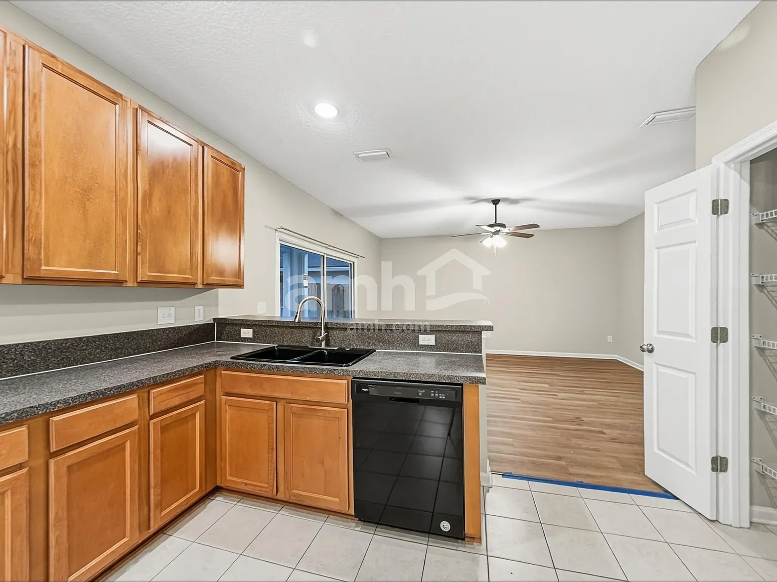 4 bed, 2.5 bath, 2537 sqft, $3,100 — Photo 4