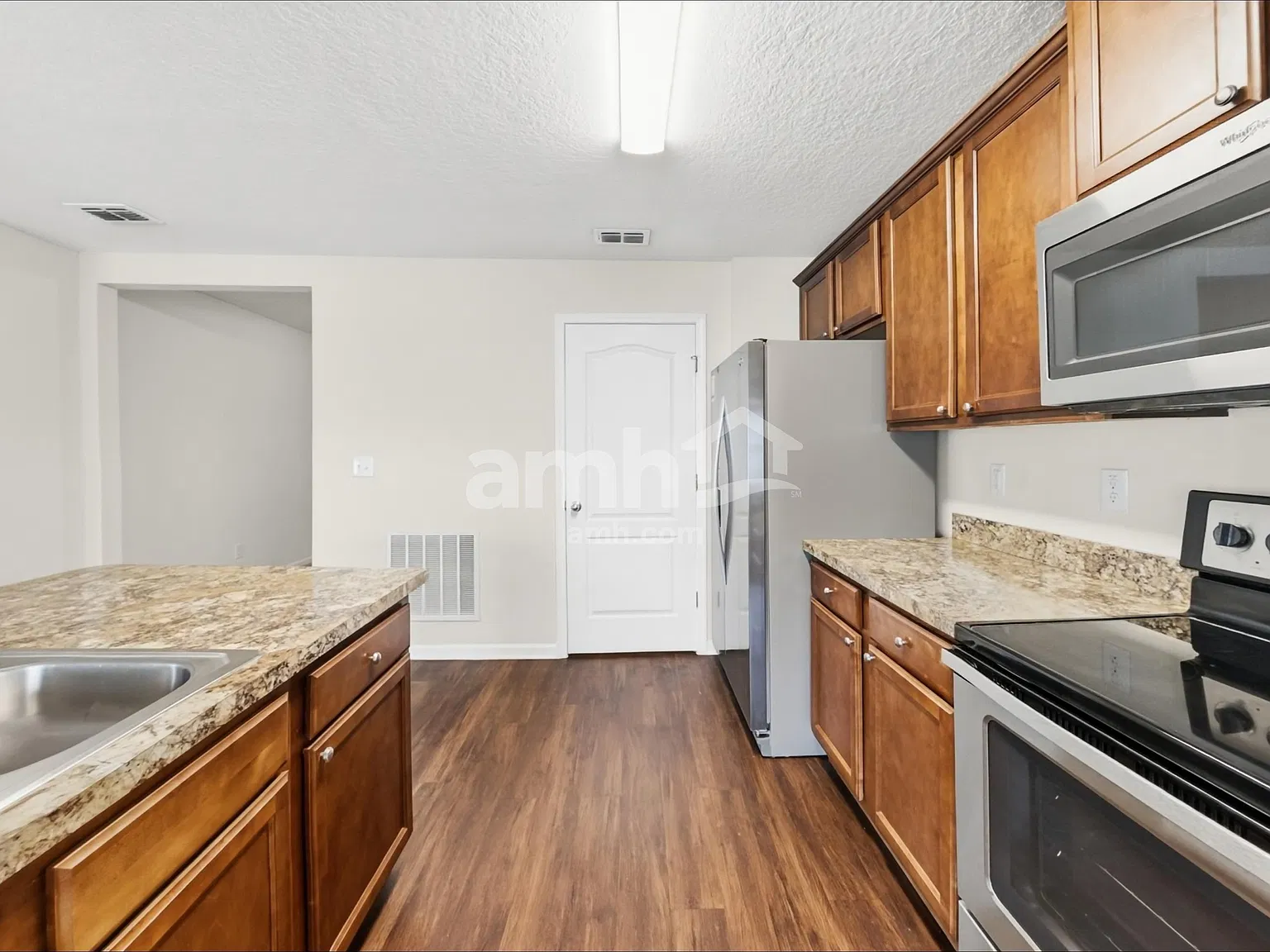 3 bed, 2.0 bath, 1711 sqft, $2,220 — Photo 4