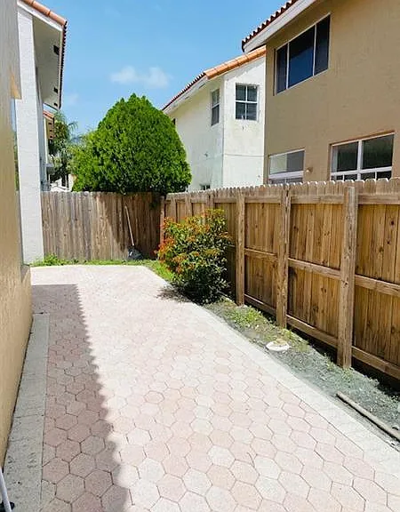 3145 N 37th Ave — Photo 32