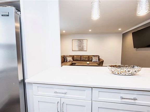 5th image of 1549 Central Park Ave APT G10