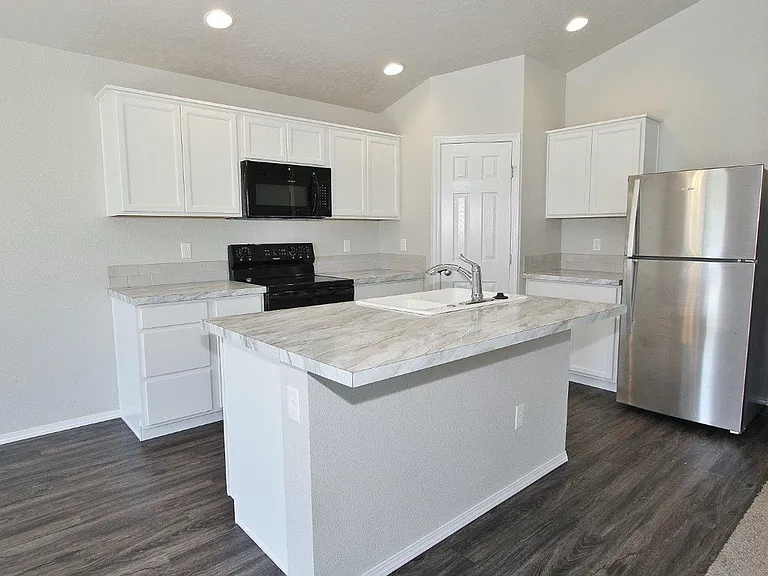 1642 N Pewter Ave — Photo 7