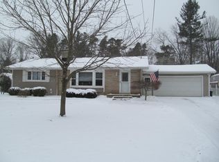 5835 Cloverfield Dr, Hamburg, NY 14075