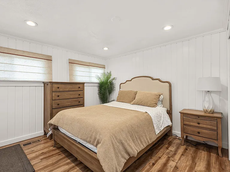1066 E Wood Ave — Photo 18
