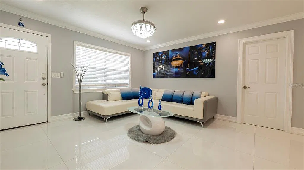 3 bed, 2.0 bath, 1289 sqft, $3,000 — Photo 2