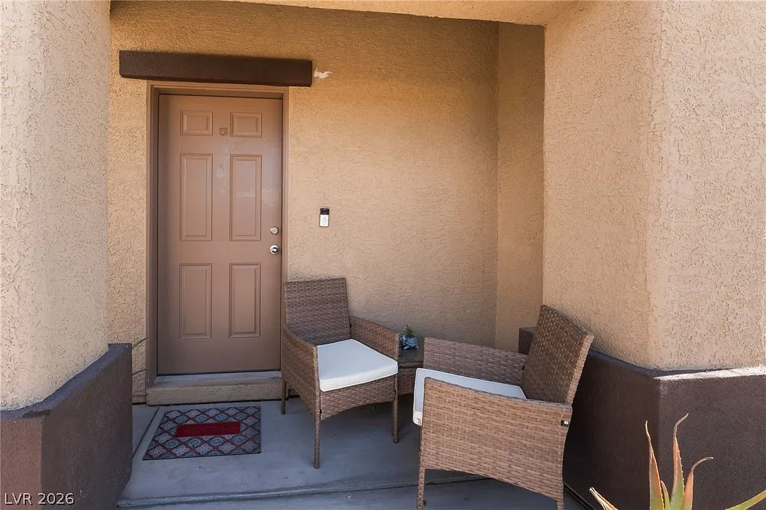 3 bed, 2.0 bath, 1298 sqft, $2,000 — Photo 4