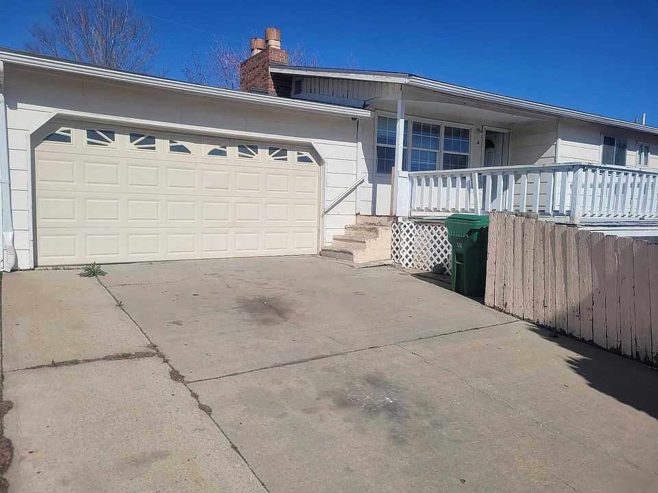 Two car's garage and driveway