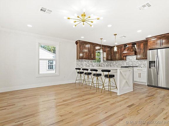 5th image of 1507 N Maplewood Ave