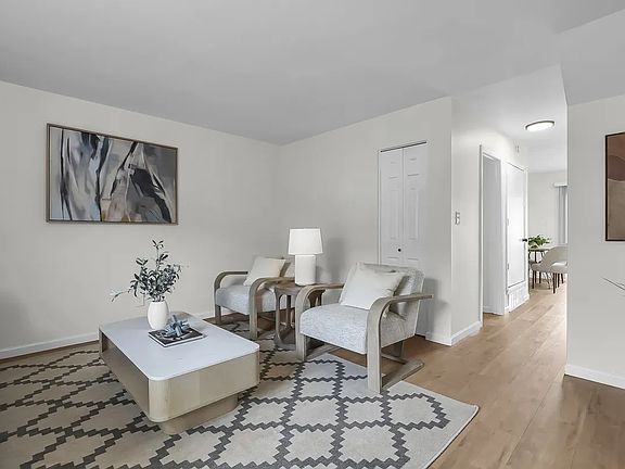 3rd image of 1289B Yorkland Rd #1305