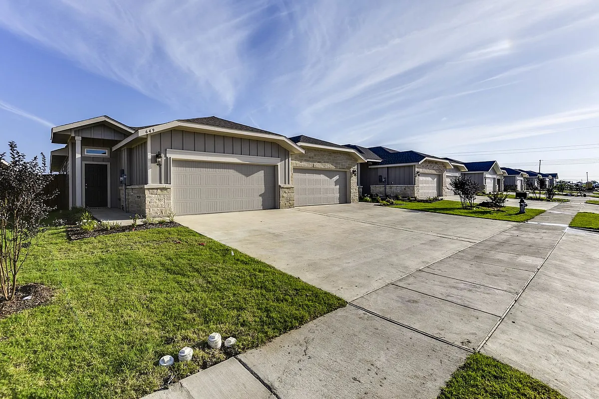 Building Photo - 649 Blackland Dr