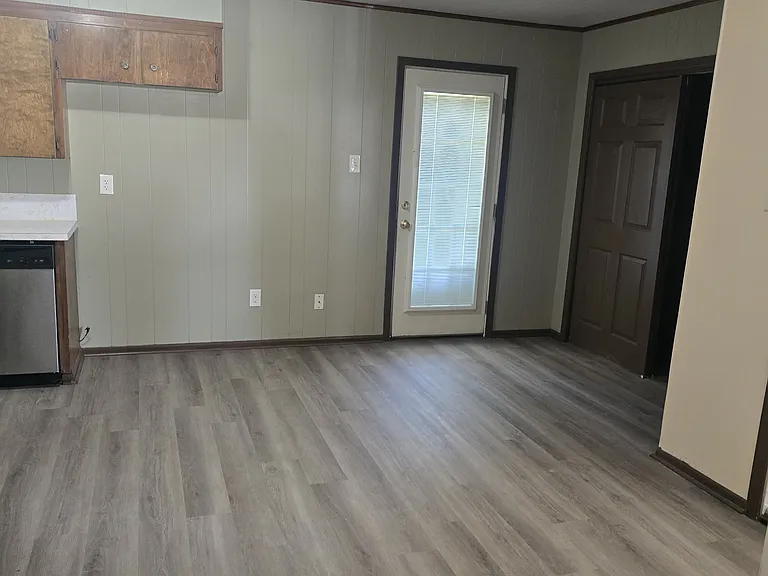 208 Bradford Dr — Photo 9