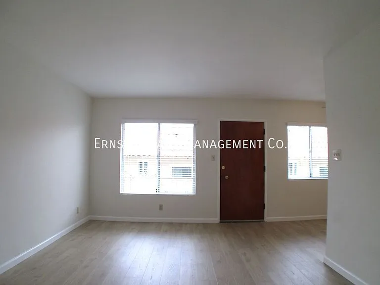 2735 E Broadway #3 — Photo 4