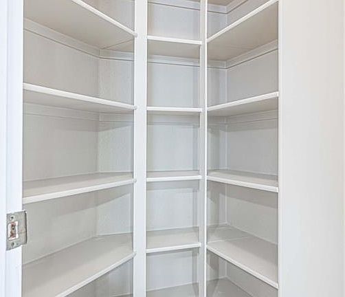 5th image of 2541 Ontario Dr