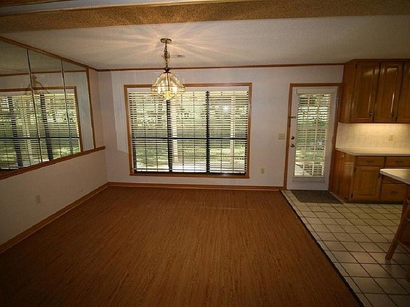 4th image of 1439 E Ash St