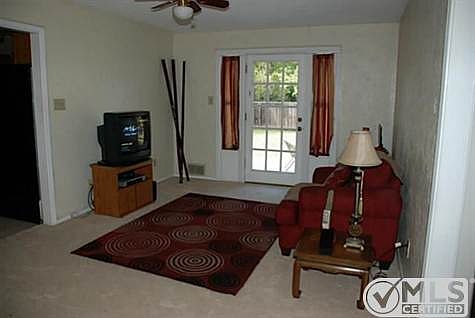 4th image of 4005 Sweetbriar Dr