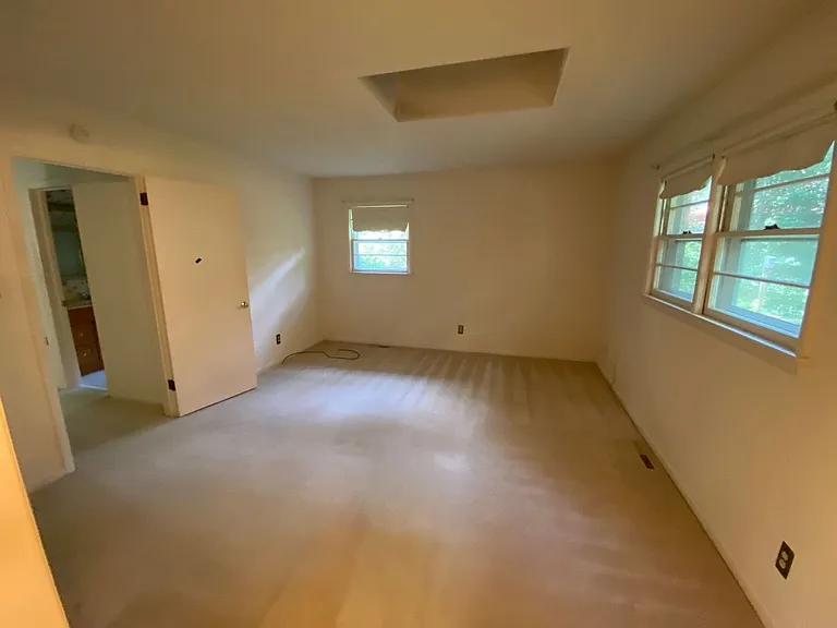 2648 S Kings Rd — Photo 8