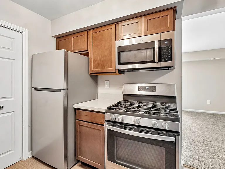 Pointe West Apartments — Photo 39