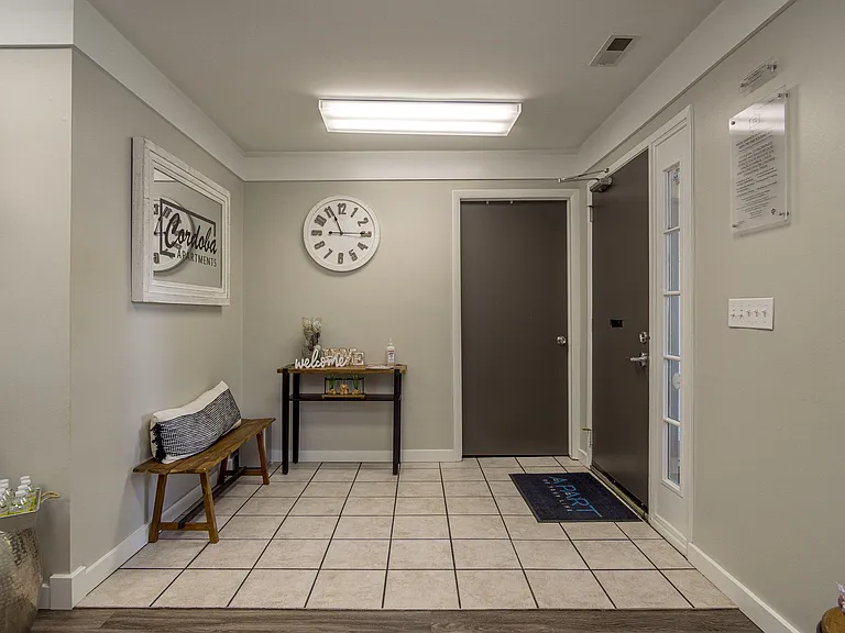Cordoba Apartments — Photo 16