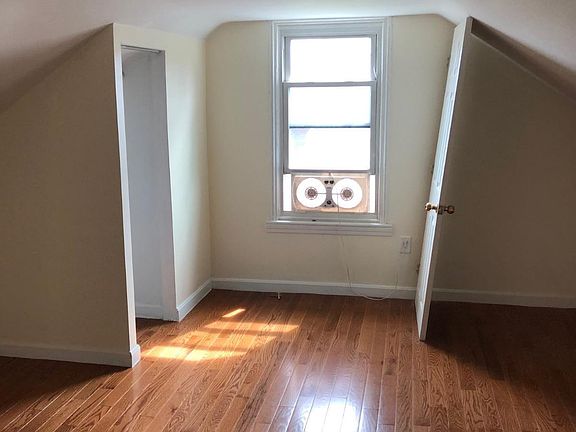 4th image of 28 Dighton St #4