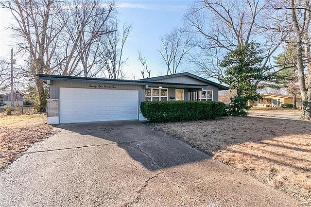 1st image of 2192 Sagamore Dr