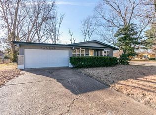 2192 Sagamore Dr, Saint Louis, MO 63136