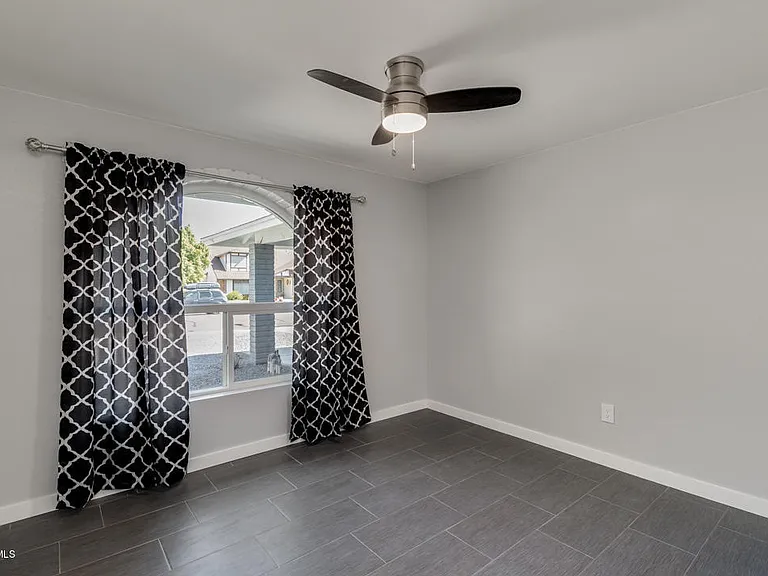 1115 W Barrow Dr — Photo 27