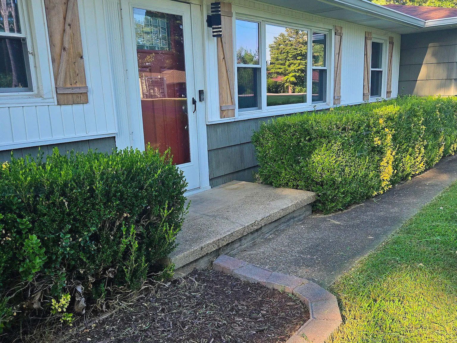3 bed, 1374 sqft, $2,300 — Photo 2