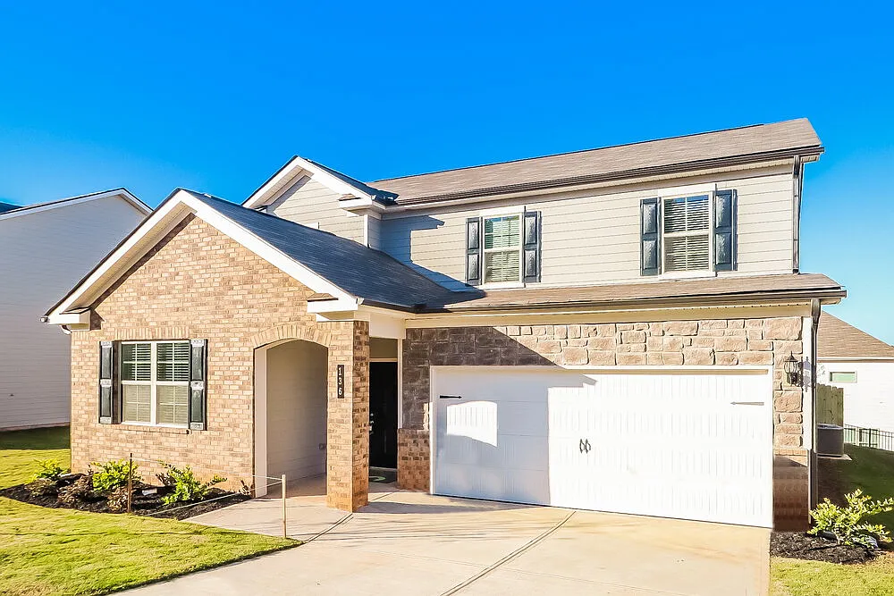 4 bed, 3.0 bath, 2570 sqft, $2,320 — Photo 4