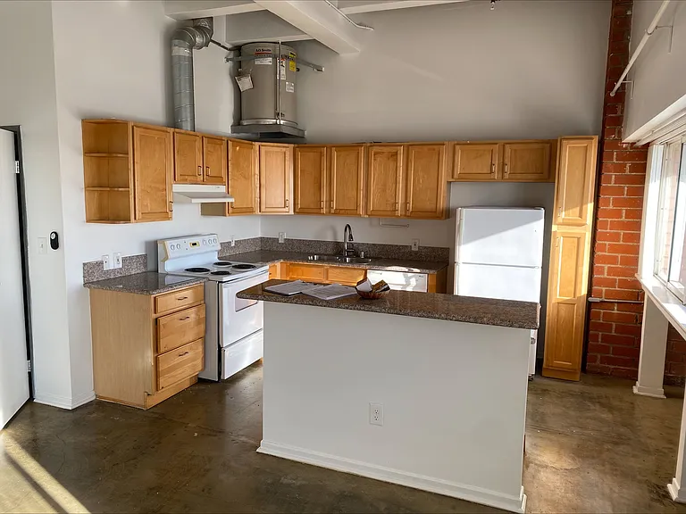 1725 W. 6th St — Photo 7