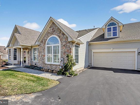 2nd image of 618 Bellflower Rd