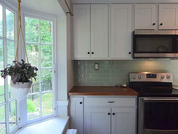 4th image of 72 Essex St