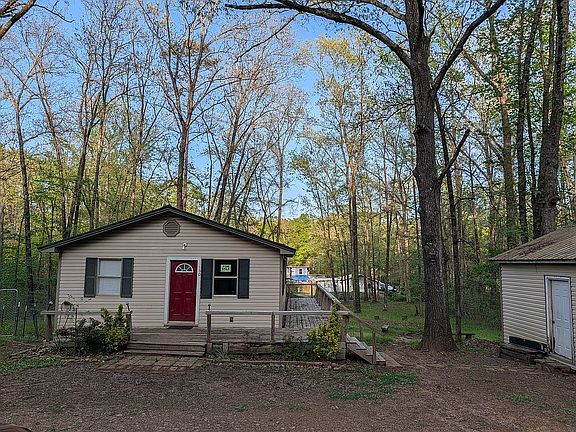 2nd image of 150 Wenatchi Rd