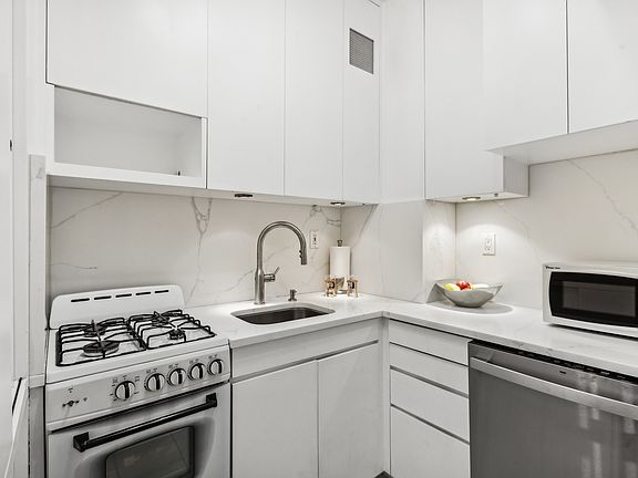 5th image of 7 Park Ave APT 103