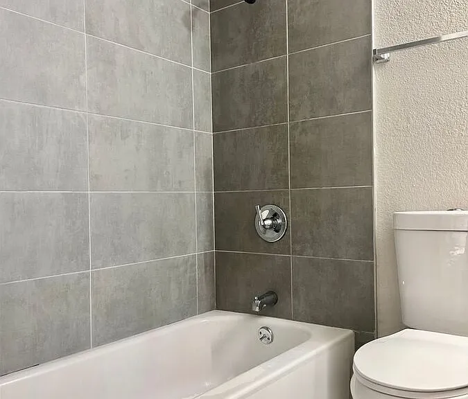 1553 W Mercer Ln #1 — Photo 9