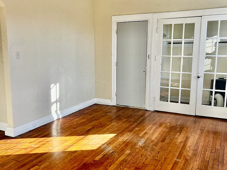 2722 Vine St #7 — Photo 3