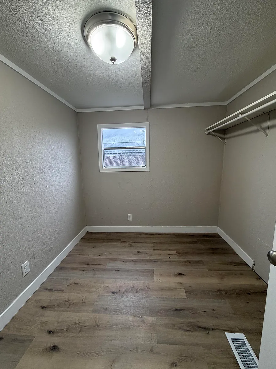 Building Photo - 3705 W Locust St #9