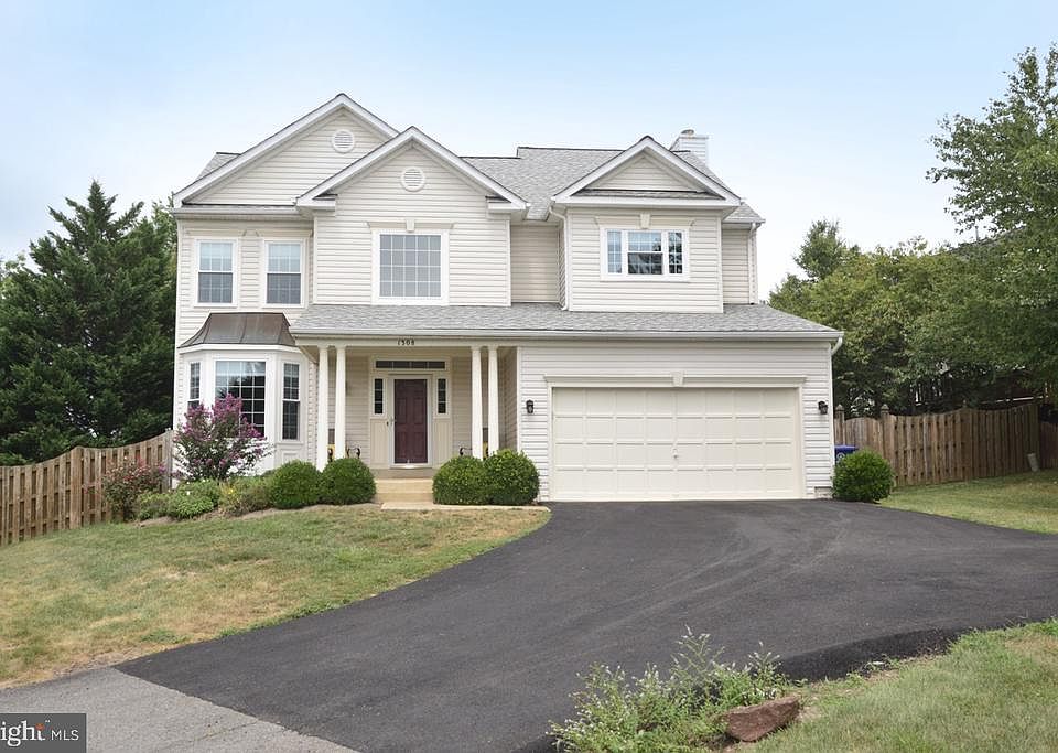 Beautiful Bluemont with bump-out, fully upgraded!