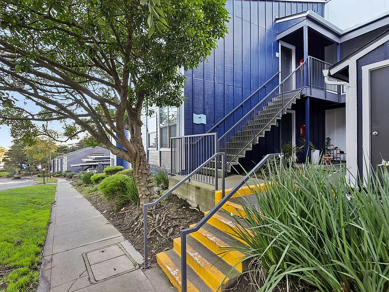 Skyline Heights Apartments — Photo 23